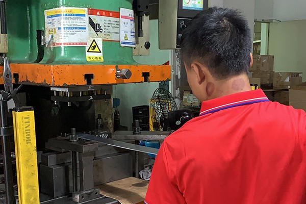 帶你了解高精度針孔微孔加工工藝技術